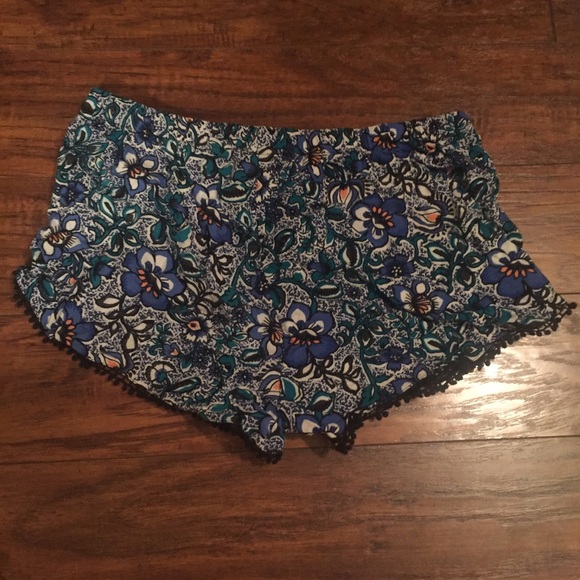 5/$25 Express Boho Festival Shorts - Picture 4 of 4